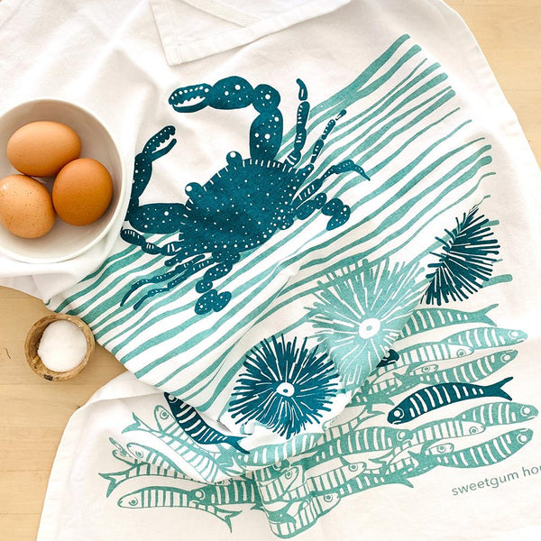 http://sweetgumhome.com/cdn/shop/products/crab-tea-towel-2-swedish-dishcloths-bundle-tea-towel-sweetgum-textiles-company-llc-474674_600x.jpg?v=1604450648